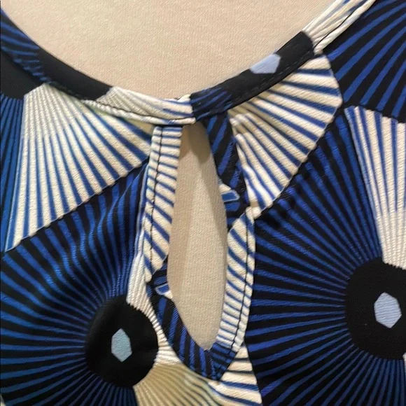 Geometric Blue and White Women's Top - Picture 3 of 8